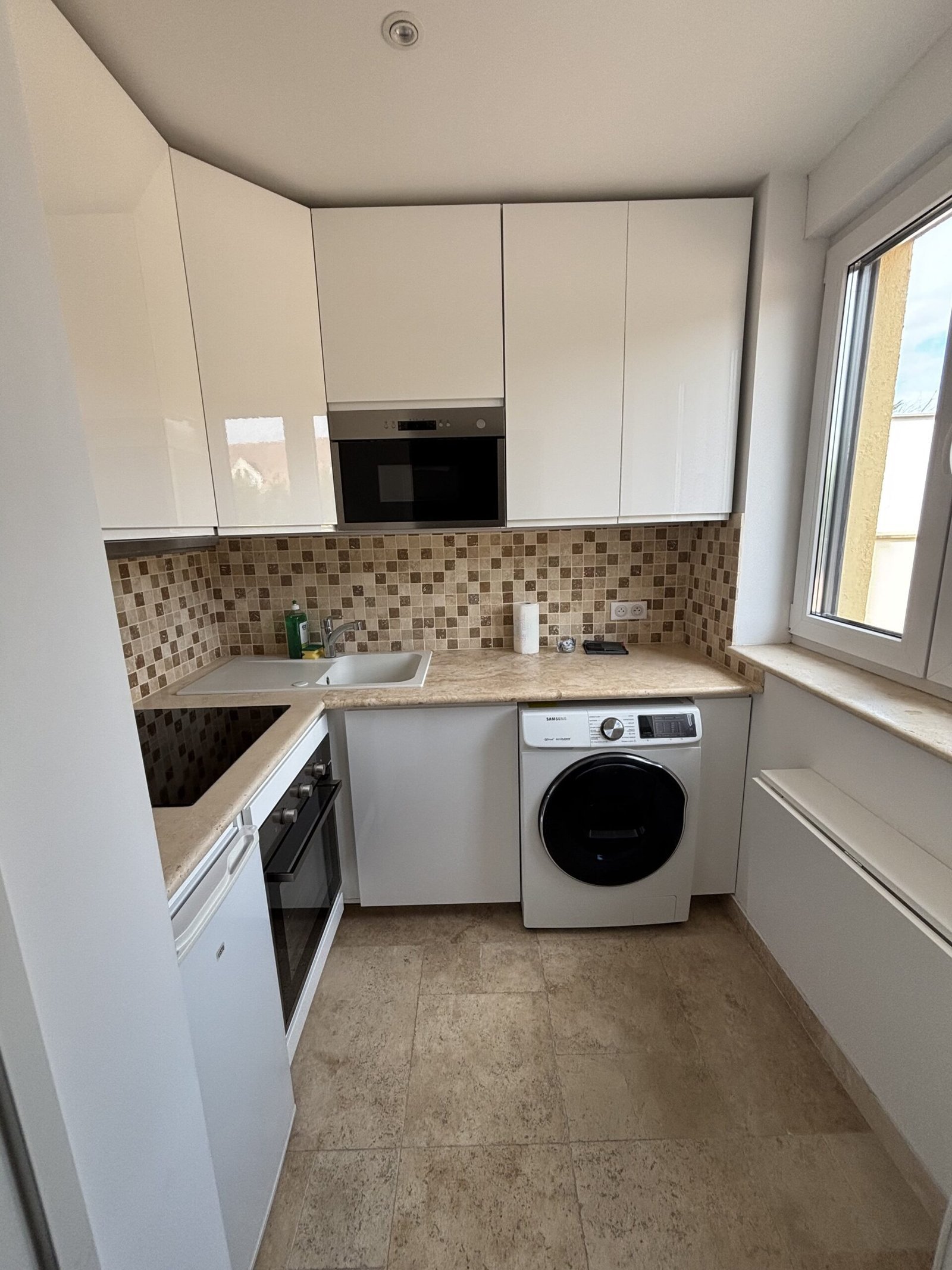 KITCHEN-2-min-scaled
